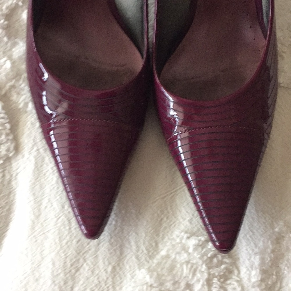 Vintage BCBGirls, magenta patent pumps, size 7.5